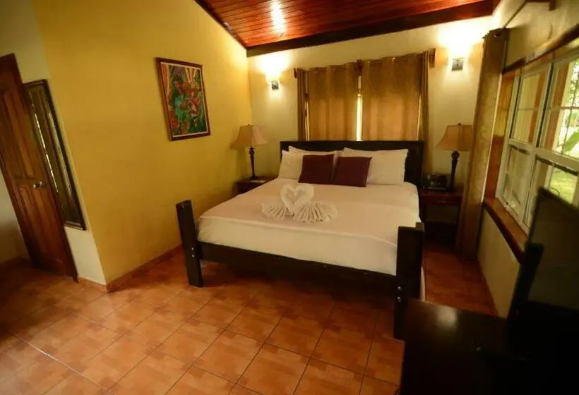سوییت لوکس, Kikiwitz Resort
