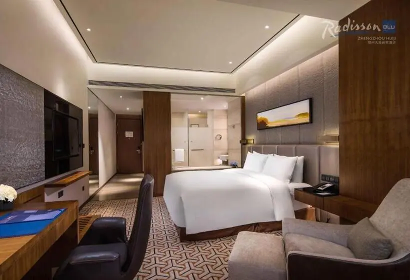 キングサイズベッドのデラックスルーム, Radisson Blu Zhengzhou Huiji