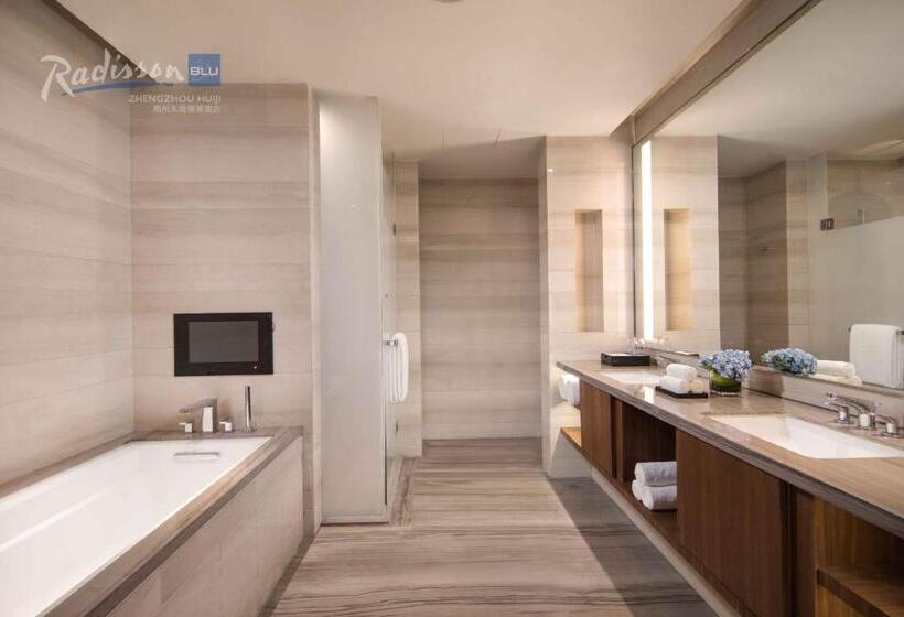 Suite Ejecutiva Cama King, Radisson Blu Zhengzhou Huiji