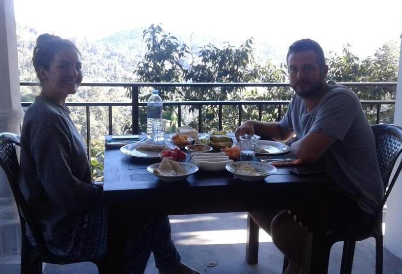 חדר סופריור, Okeed Ella