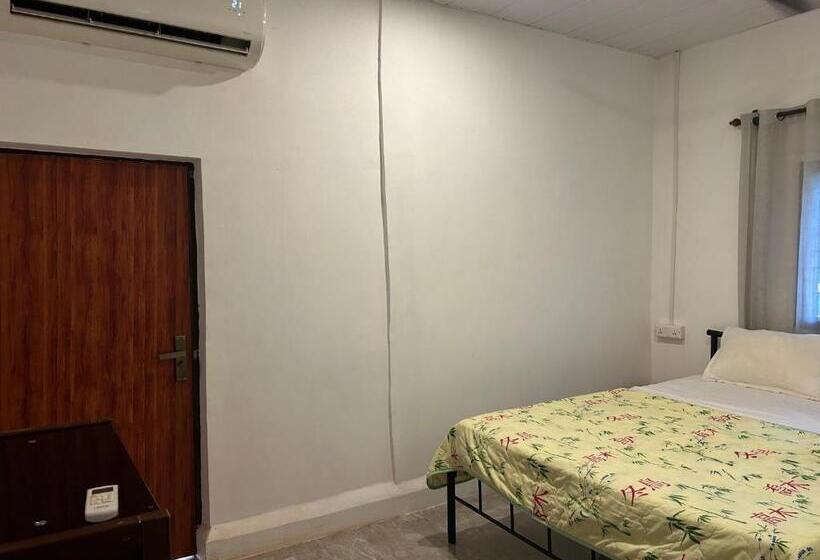 2 Sovrums Villa, Palm Breeze Suites