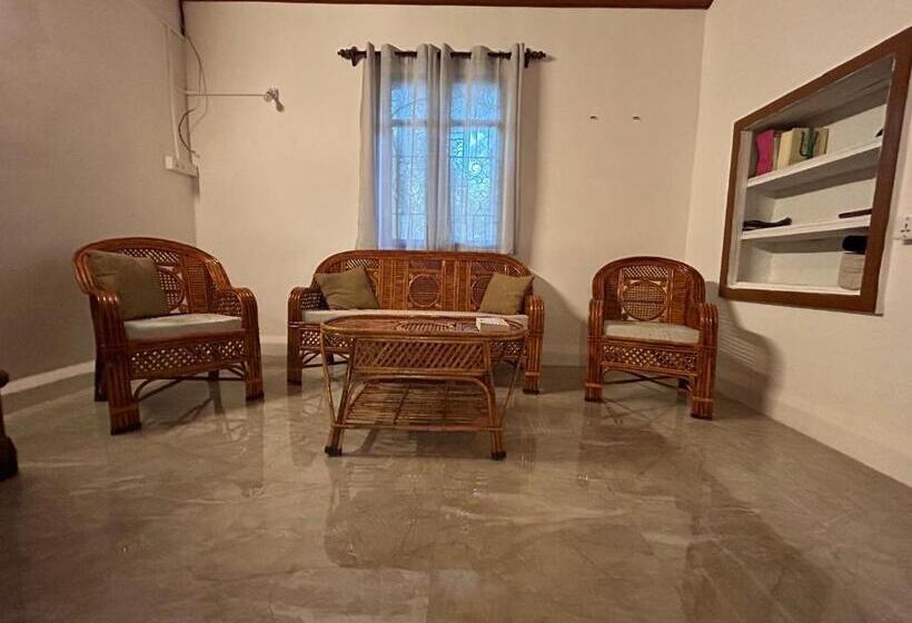 2 Sovrums Villa, Palm Breeze Suites