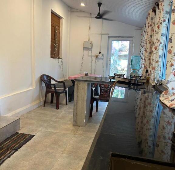 2 Sovrums Villa, Palm Breeze Suites