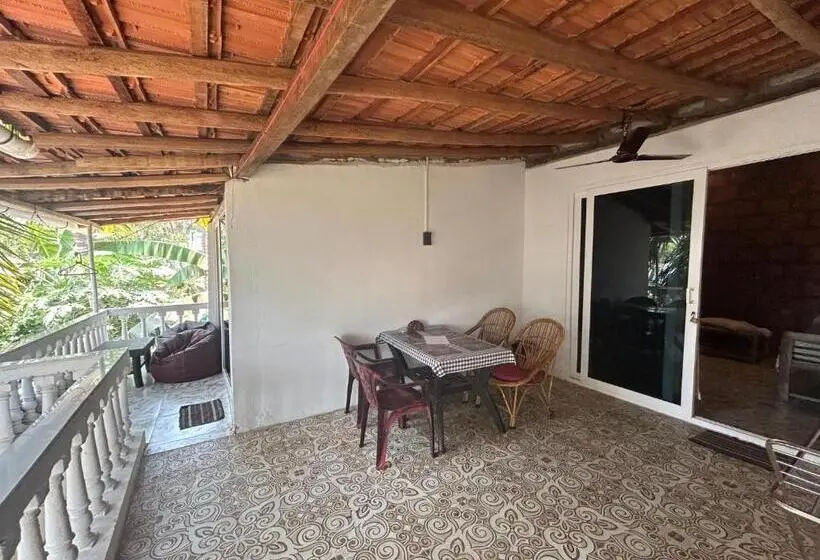 Villa 1 Makuuhuone Merinäkymä, Palm Breeze Suites