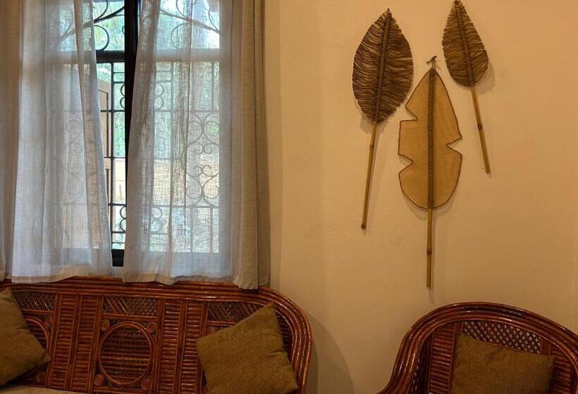 2 Sovrums Villa, Palm Breeze Suites