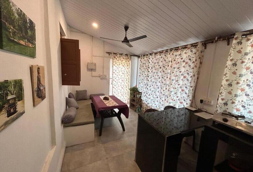 2 Sovrums Villa, Palm Breeze Suites