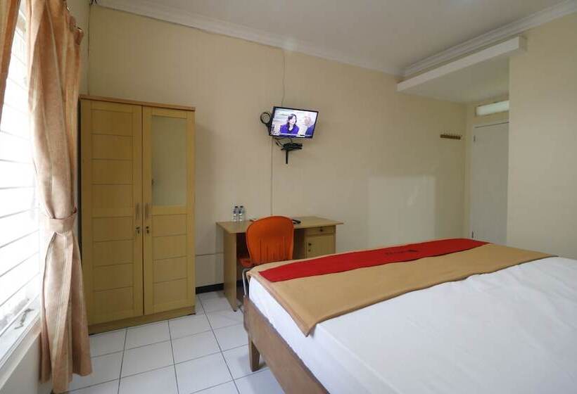 Номер Стандарт, Reddoorz Plus At Jalan Gatot Subroto Jakarta