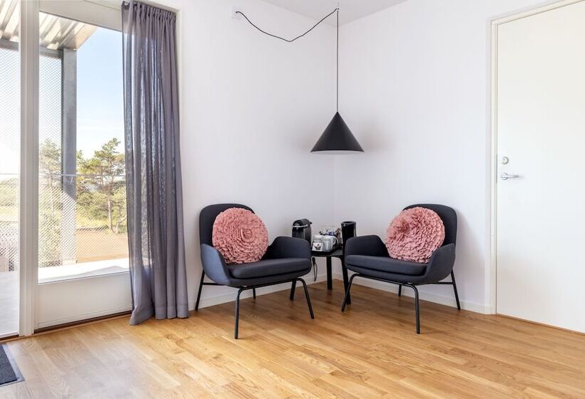 חדר משפחתי, First Hotel Kokoloko