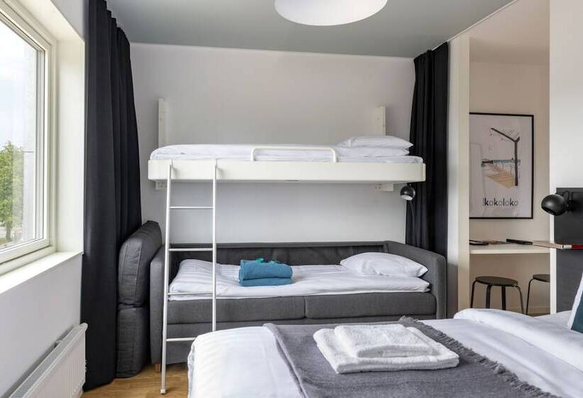 חדר משפחתי, First Hotel Kokoloko