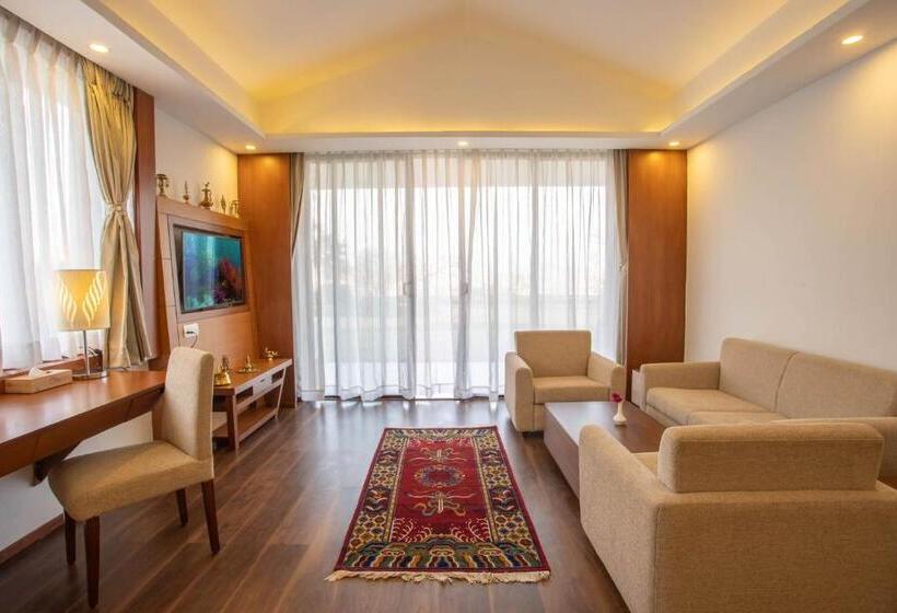 سوئیت پرزیدنت, Mountain Glory Forest Resort