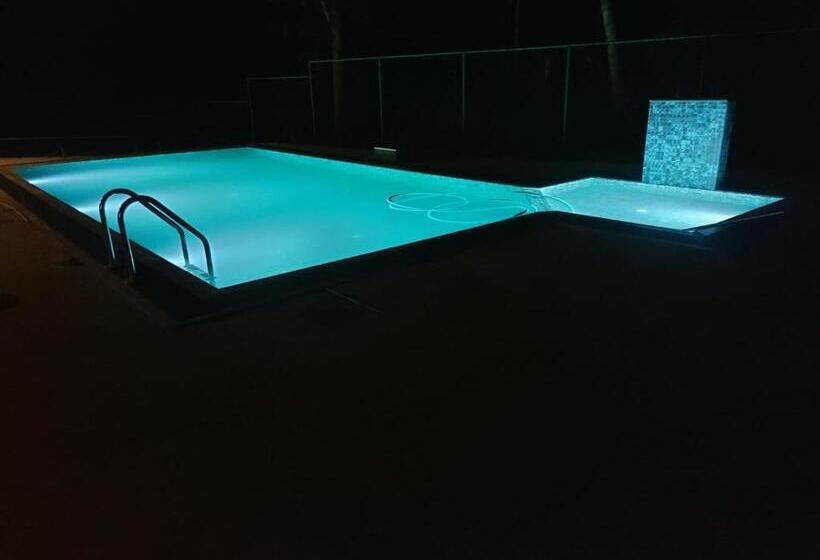 اتاق لوکس با بالکن, Sunwin River Cabana