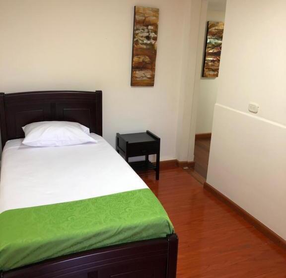 Quarto Triplo Estandar, Alojamiento Campestre Hawaii