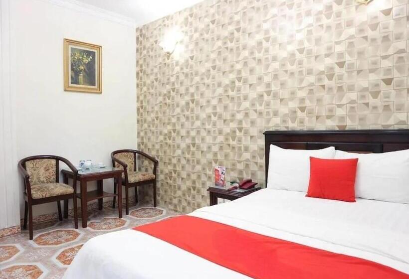 اتاق لوکس, Tan Hoang Long