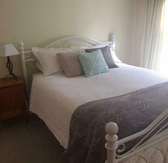 اتاق استاندارد با بالکن, Annandale Manor