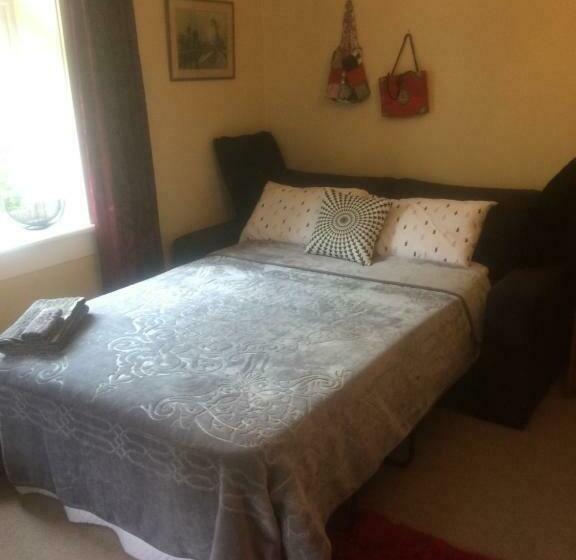 اتاق استاندارد چهارنفره با چشم‌انداز باغ, Annandale Manor