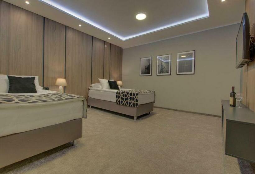 اتاق لوکس, Zlatna žita