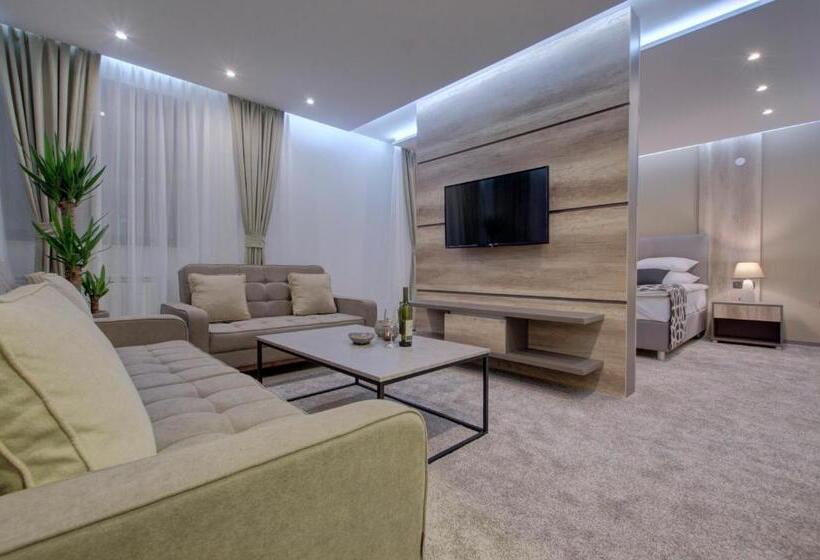 سوئیت با بالکن, Zlatna žita