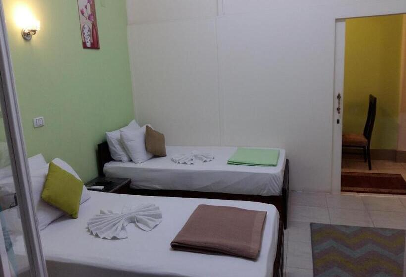 اتاق استاندارد با سرویس بهداشتی مشترک, Golden Star Hostel