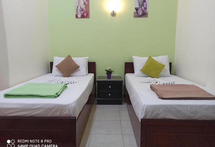 اتاق استاندارد با سرویس بهداشتی مشترک, Golden Star Hostel