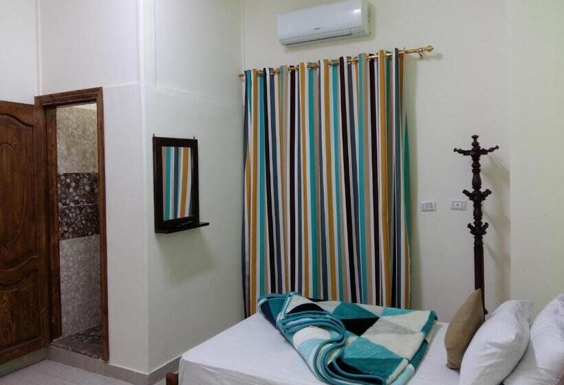 اتاق لوکس با بالکن, Golden Star Hostel