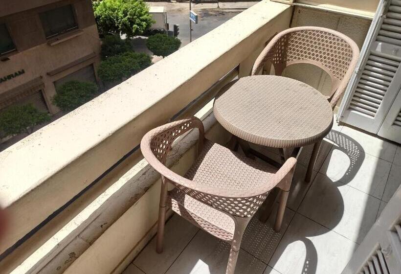 اتاق لوکس با بالکن, Golden Star Hostel