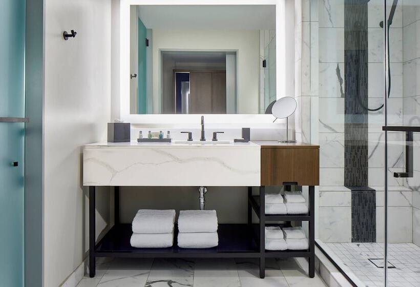 جناح تنفيذي مع بلكونة, The Daytona, Autograph Collection