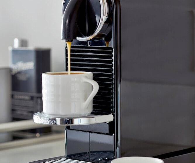 جناح تنفيذي مع بلكونة, The Daytona, Autograph Collection