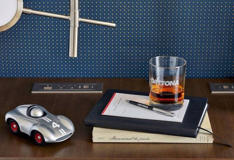 جناح تنفيذي مع بلكونة, The Daytona, Autograph Collection