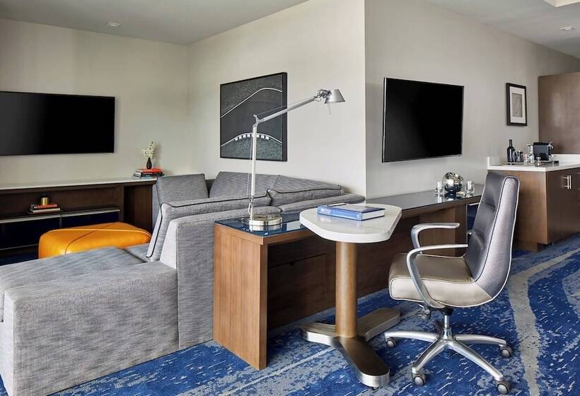 جناح تنفيذي مع بلكونة, The Daytona, Autograph Collection