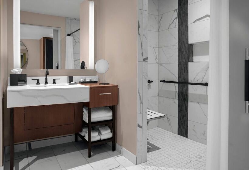 جناح تنفيذي مع بلكونة, The Daytona, Autograph Collection