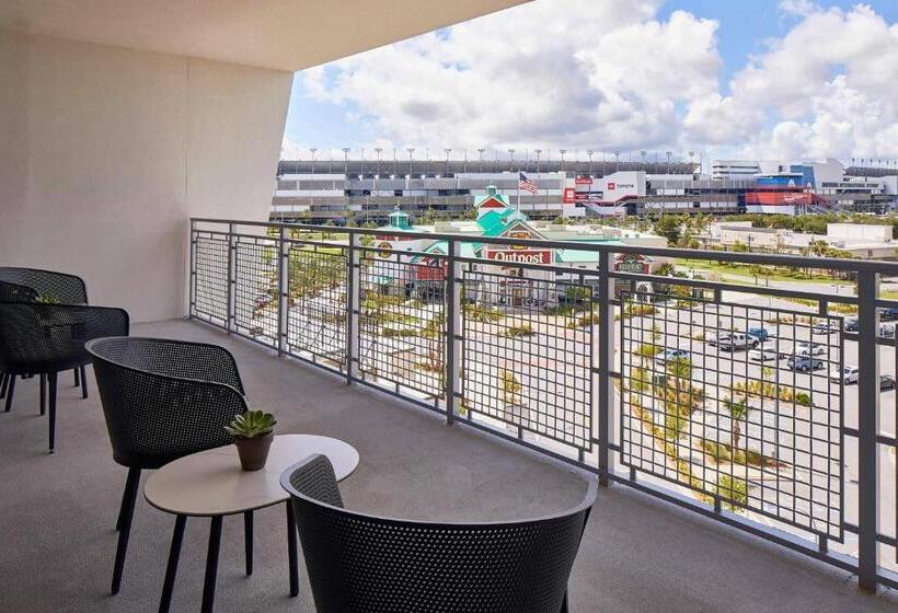 جناح إدارى سرير كينج, The Daytona, Autograph Collection