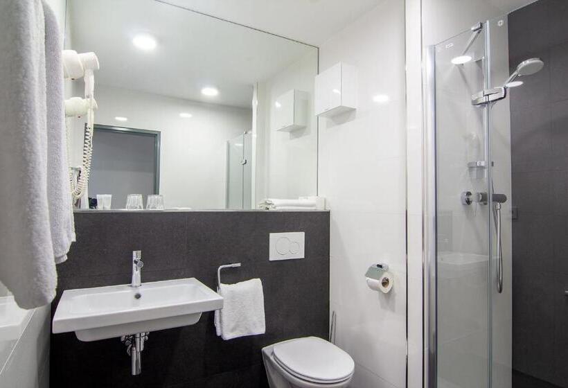 اتاق خانوادگی, Valcha