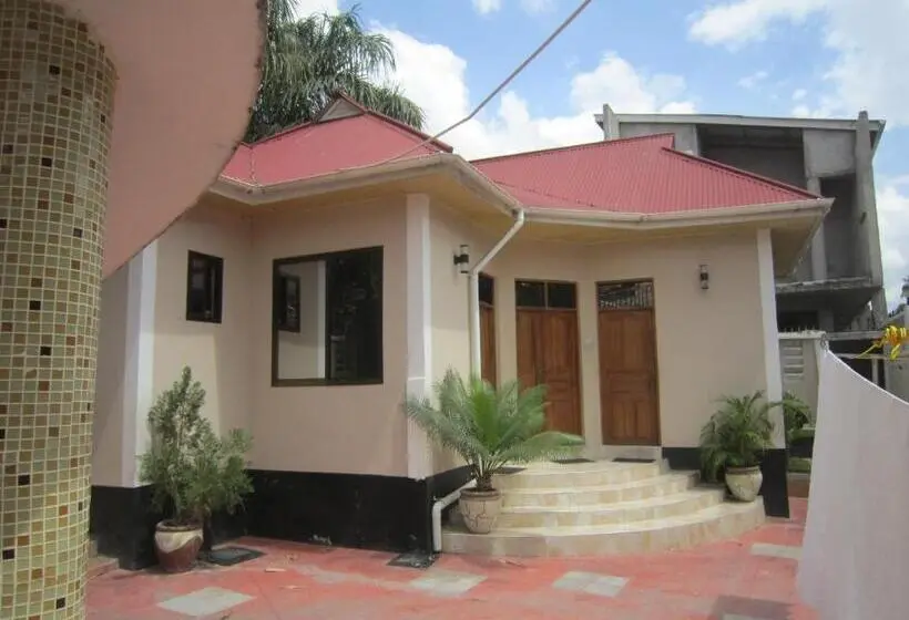 اتاق لوکس, Jakicha Motel