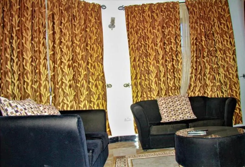 بانگلوی لوکس, Jakicha Motel