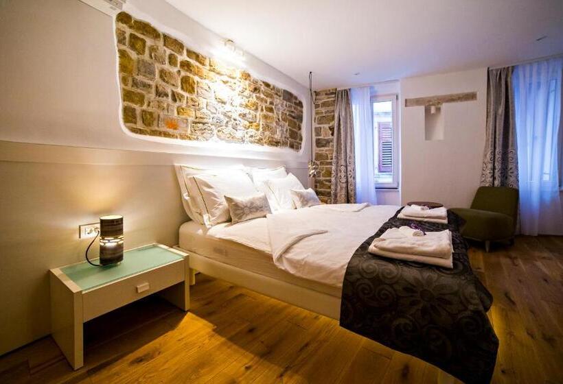 اتاق سوپریور با تخت بزرگ, Memento B&b Piran