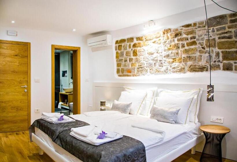 اتاق سوپریور با تخت بزرگ, Memento B&b Piran