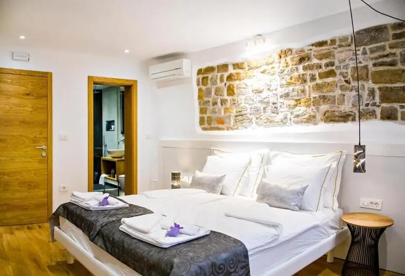 اتاق سوپریور با تخت بزرگ, Memento B&b Piran