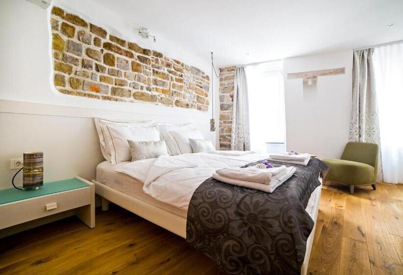 اتاق سوپریور با تخت بزرگ, Memento B&b Piran