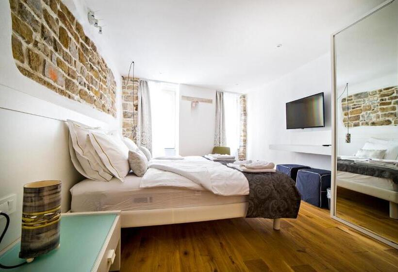 اتاق سوپریور با تخت بزرگ, Memento B&b Piran