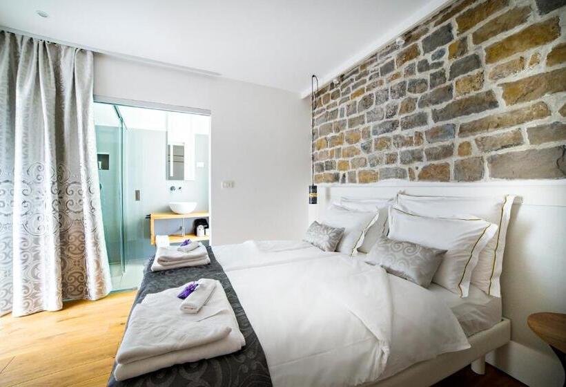 اتاق لوکس, Memento B&b Piran