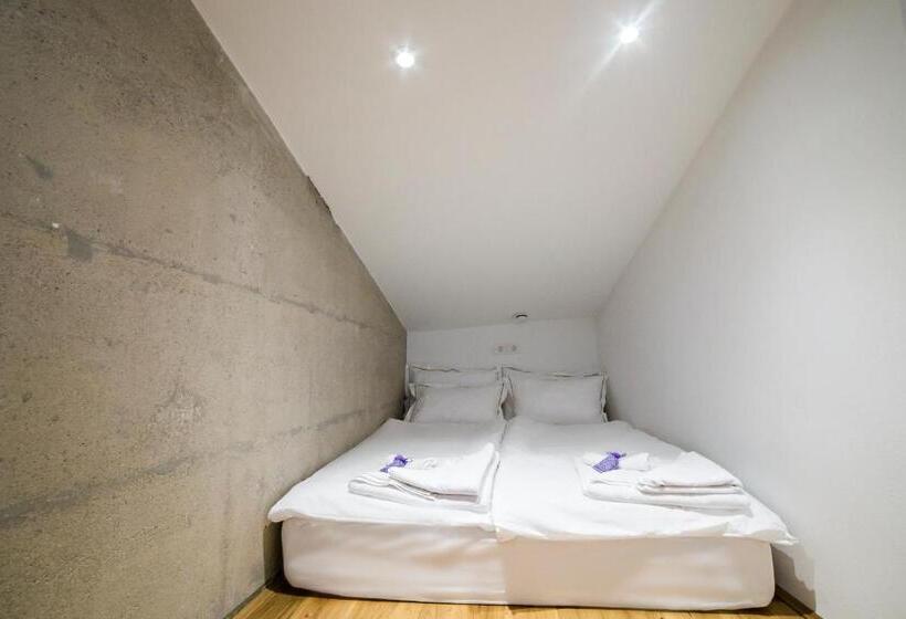 سوئیت جونیور خانوادگی, Memento B&b Piran