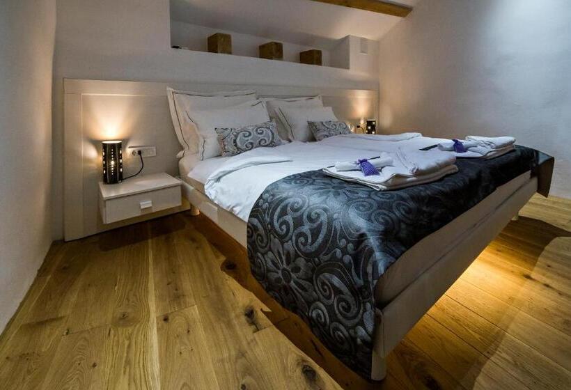 سوئیت جونیور خانوادگی, Memento B&b Piran