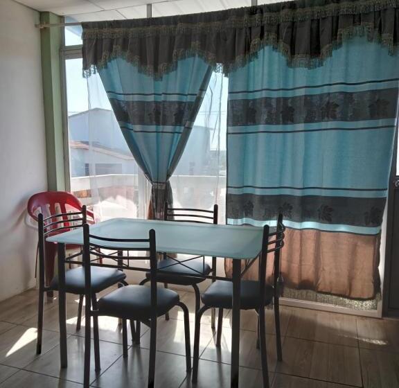 اتاق لوکس, Casa De Alexis