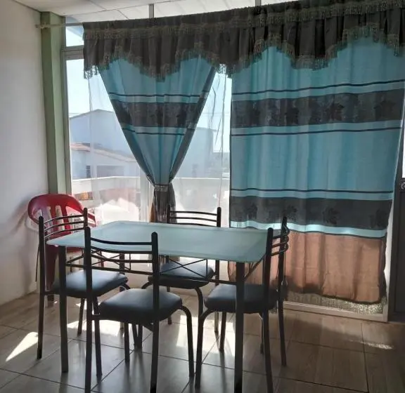 اتاق لوکس, Casa De Alexis