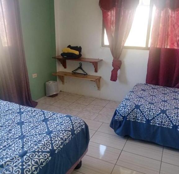 اتاق استاندارد سه نفره, Casa De Alexis