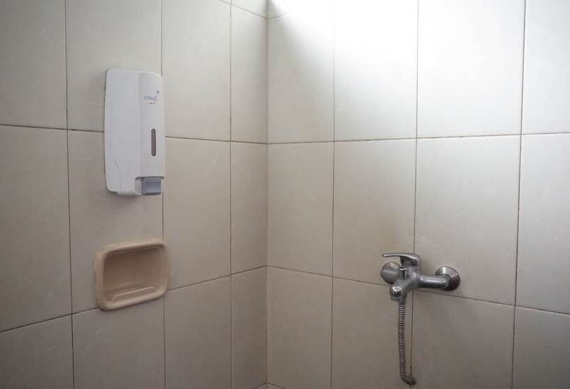 Номер Стандарт, Reddoorz Near Taman Kota Lapang Merdeka Sukabumi