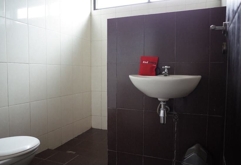 Номер Стандарт, Reddoorz Near Taman Kota Lapang Merdeka Sukabumi