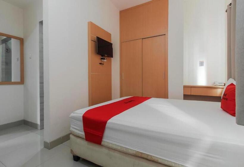 Номер Deluxe, Reddoorz Plus Near Galaxy Bekasi