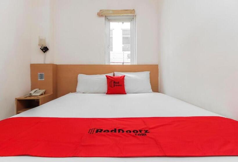 Номер Economy, Reddoorz Plus Near Galaxy Bekasi