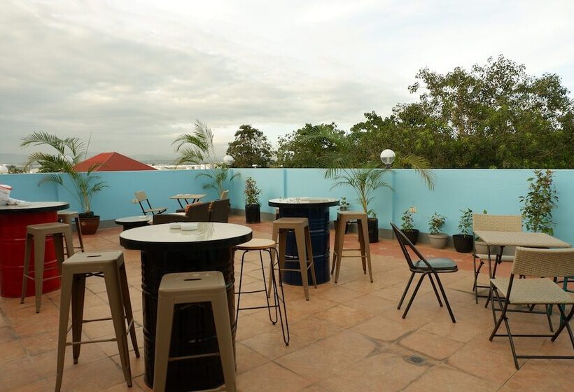 Номер Стандарт Трехместный, Connecting Flight Mactan Cebu Hostel